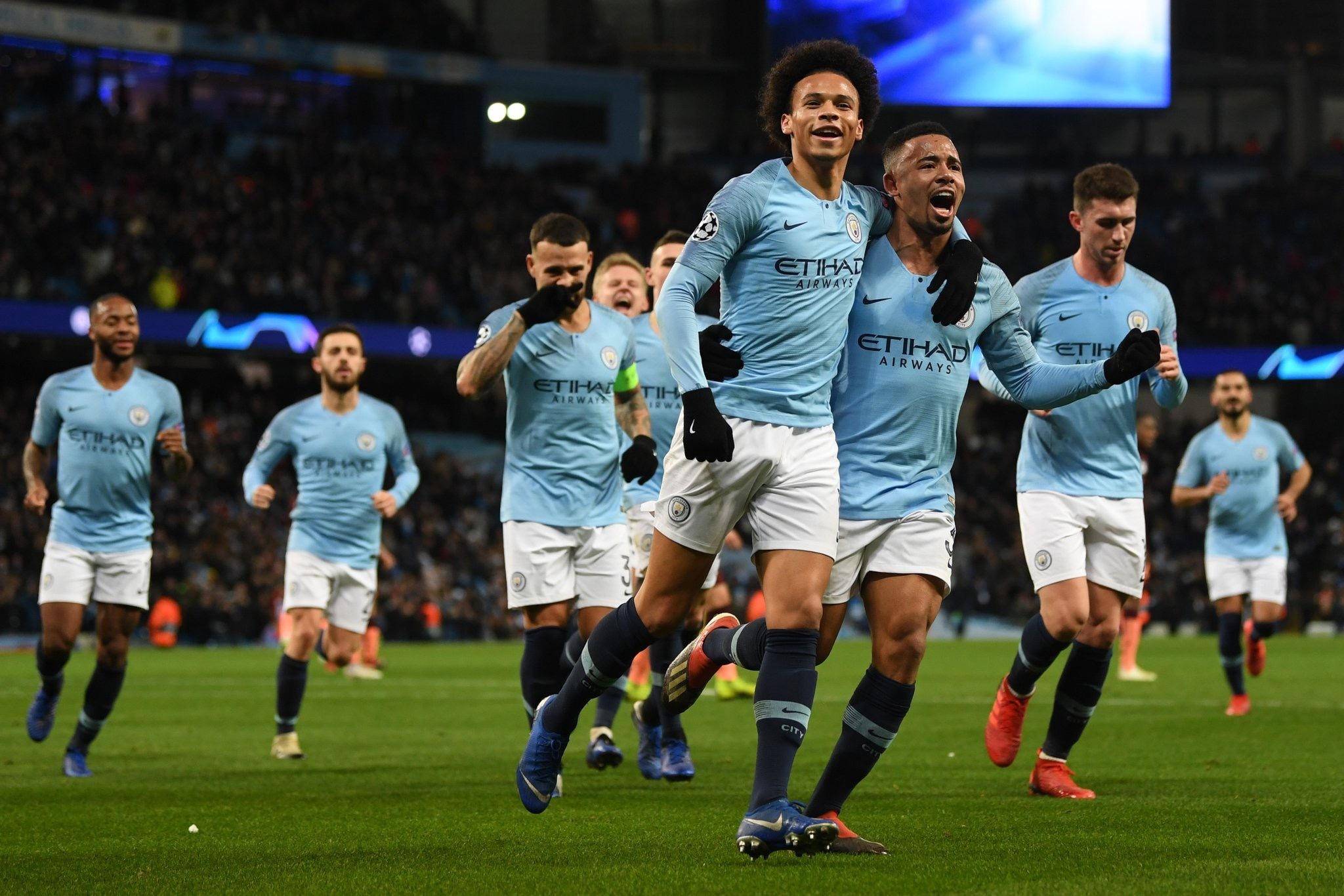 与备受瞩目 与备受瞩目